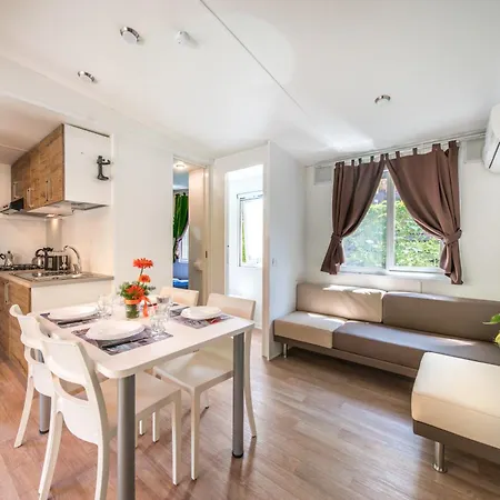 Kompleks wypoczynkowy Hu I Pini Village 3*