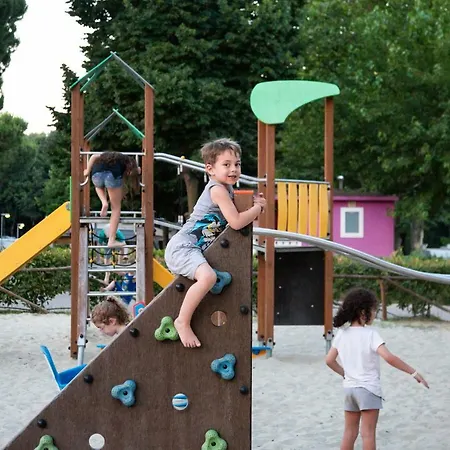 Holiday park Hu I Pini Village 3*